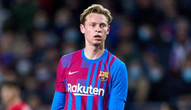 De Jong choáng ngợp khi nhìn Varane ăn mừng với CĐV
