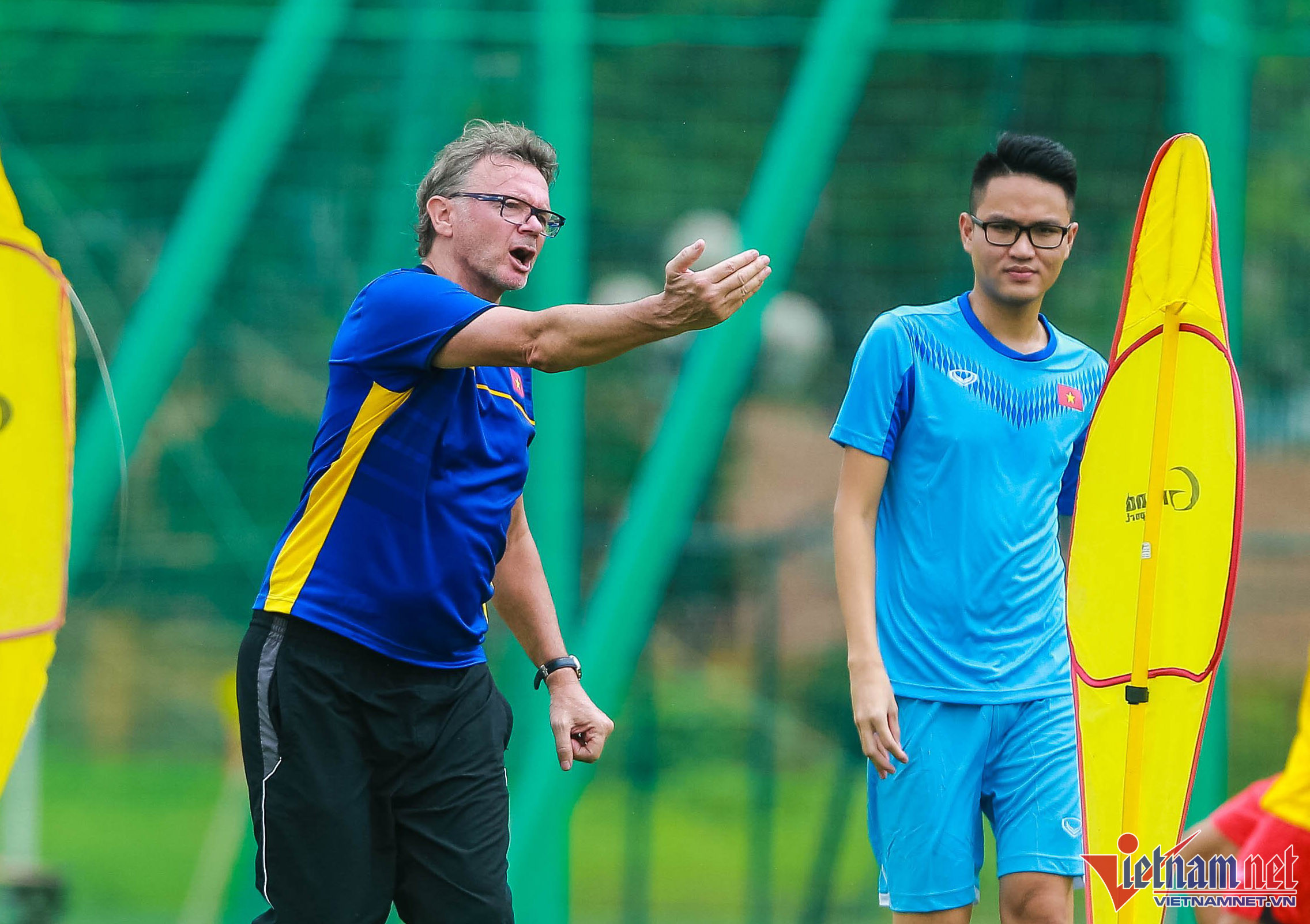 HLV Philippe Troussier nhận chỉ tiêu bất ngờ tại SEA Games