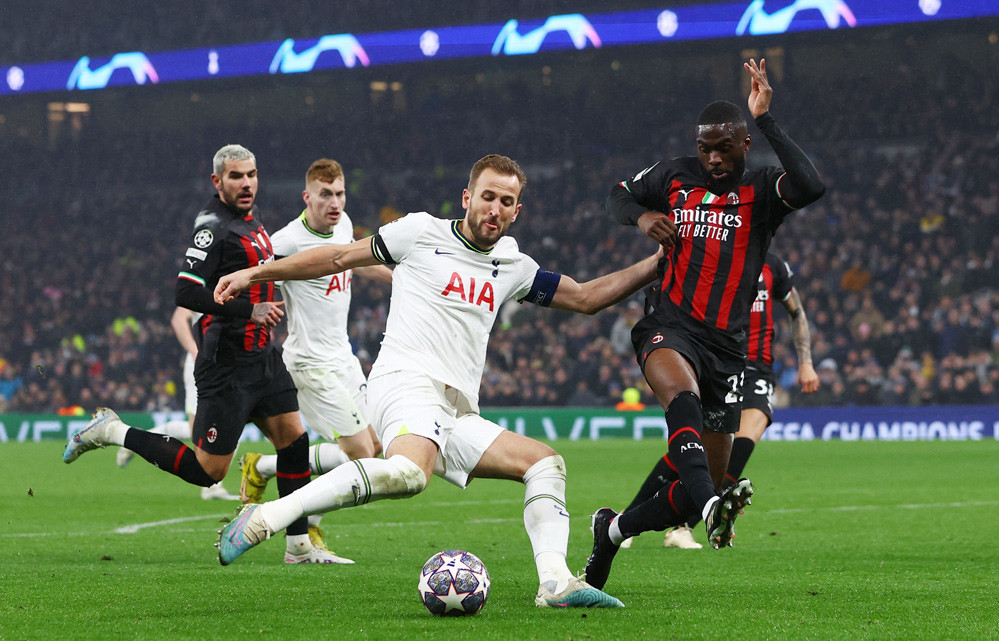 Thầy trò Conte bị CĐV nhà la ó vì thi đấu kém cỏi