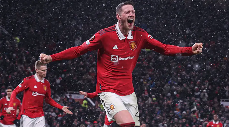 Wout Weghorst như muốn khóc sau bàn thắng đầu tiên tại Old Trafford