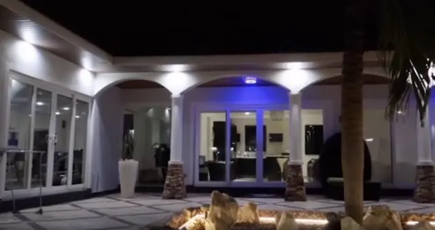 Choáng ngợp với cơ ngơi xa hoa của Adebayor