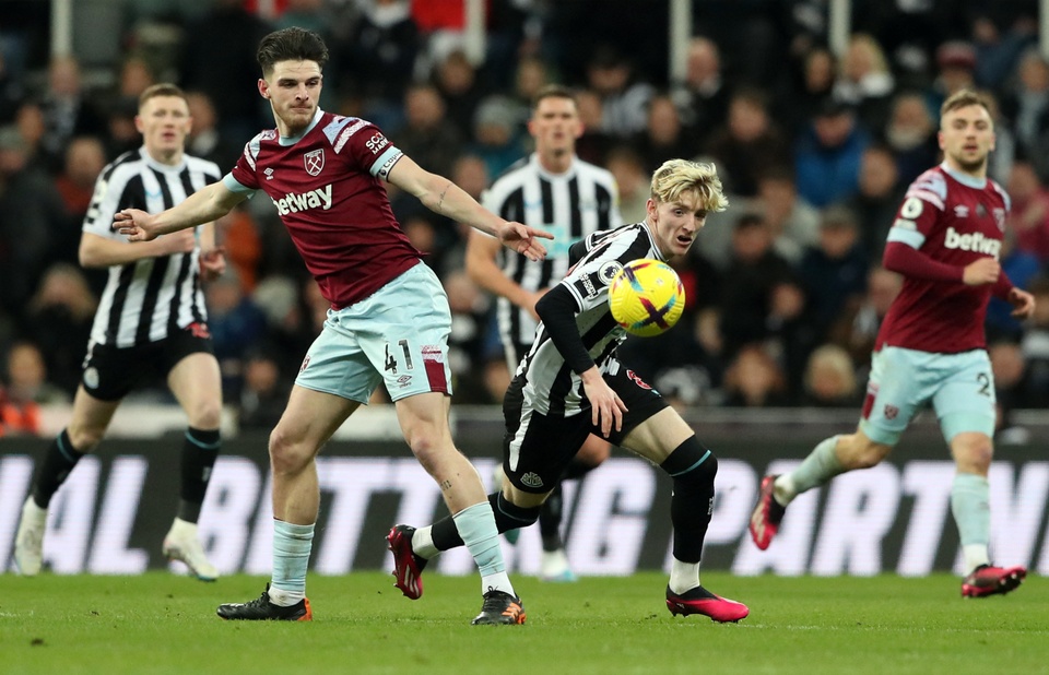 Cuộc chiến trụ hạng khó đoán ở Premier League