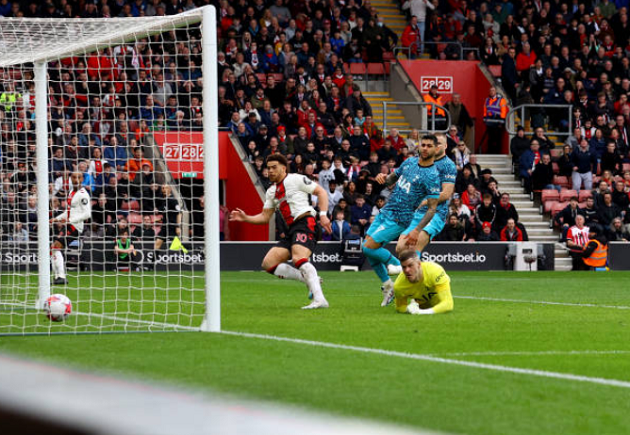 Ảnh bài viết Hòa như thua trước Southampton, ghế của Conte chỉ còn "một chân" 