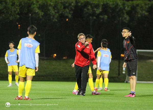 HLV Philippe Troussier lên dây cót tinh thần U23 Việt Nam đấu Iraq