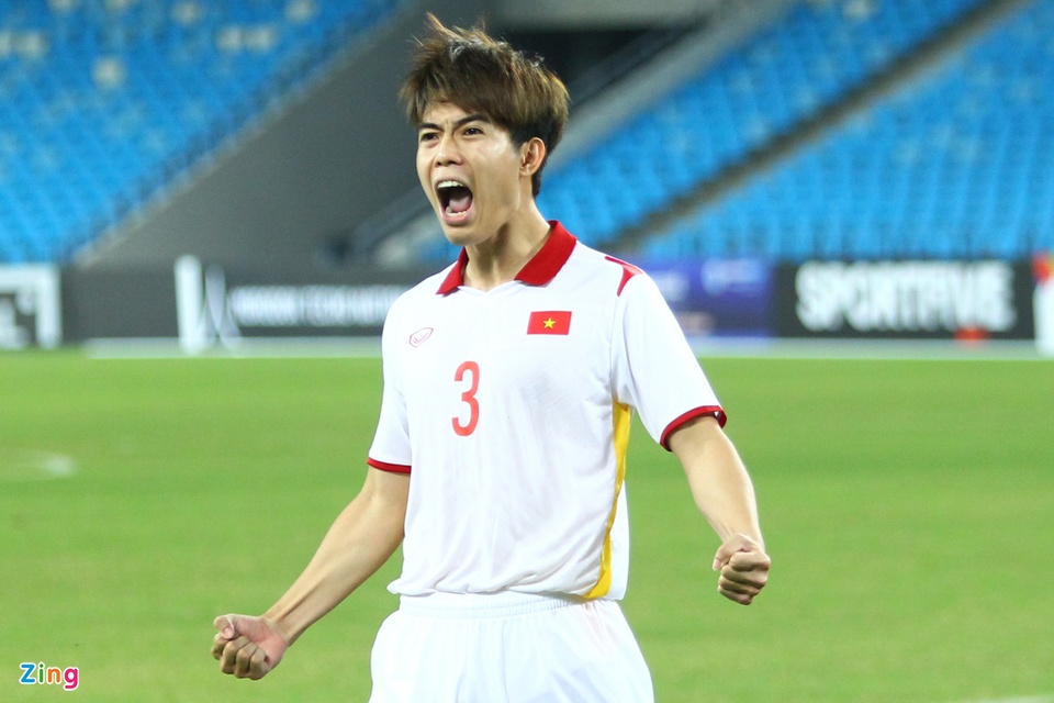 HLV Troussier gây bất ngờ trong trận thua của U23 Việt Nam
