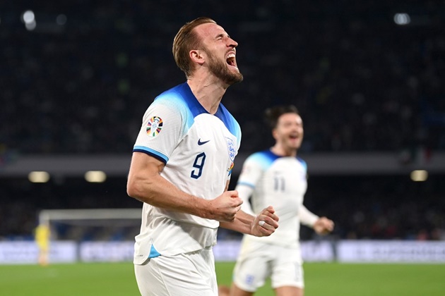 Kane nổ súng, Tam Sư 'phục thù' thành công trước Italia