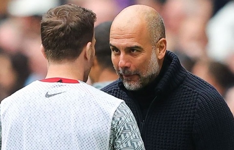Hành động khó hiểu của Pep Guardiola trong trận thắng Liverpool