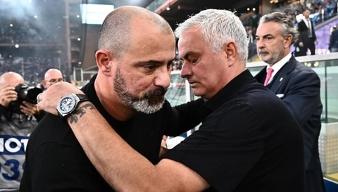 Mourinho bảo vệ HLV đối thủ