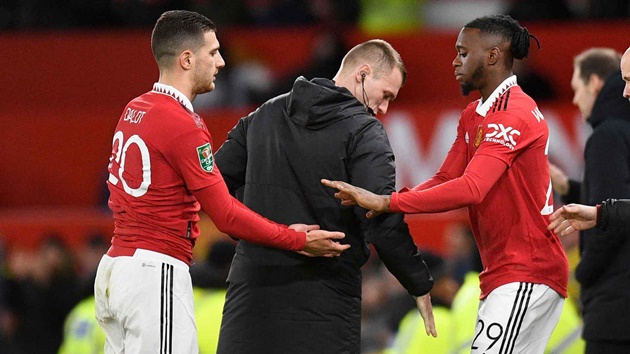 Ten Hag giãi bày về cơn đau đầu dễ chịu tại Man Utd
