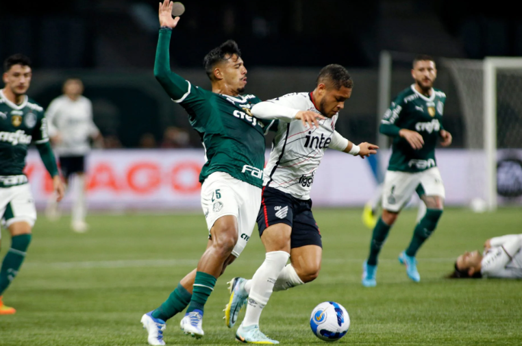 Arsenal gặp mặt đại diện của 'Aguero mới'
