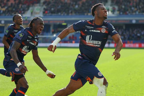 Arsenal tranh mua tiền đạo với PSG