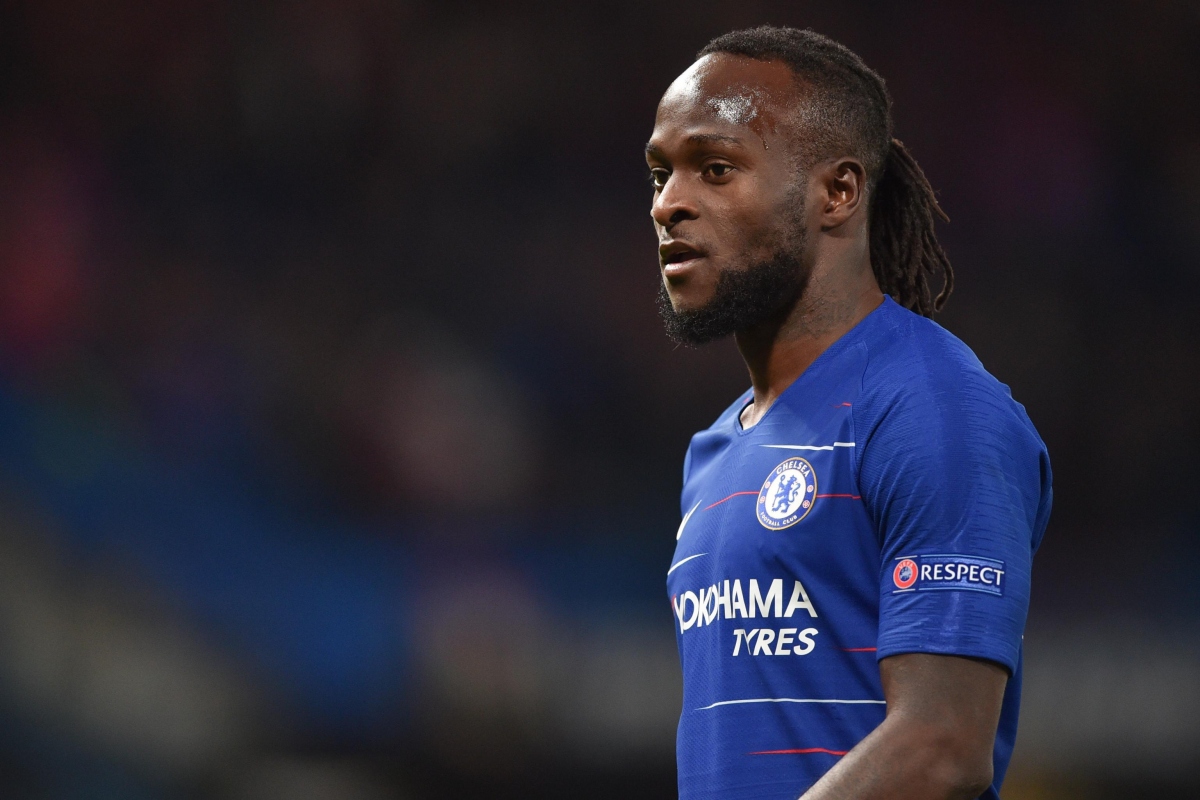 "Tôi đã trở thành 1 hậu vệ phải vì Conte"