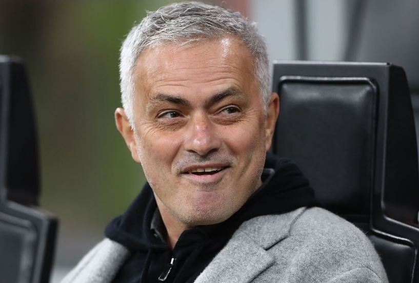 Mourinho mỉa mai Juventus sau khi Roma vào top 3 Serie A