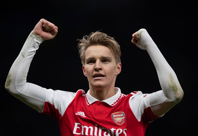 10 tiền vệ kiến thiết hay nhất thế giới: Sao Arsenal dẫn đầu