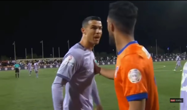 Toàn cảnh Ronaldo thể hiện sự hờn dỗi khi Al Nassr bị cầm chân