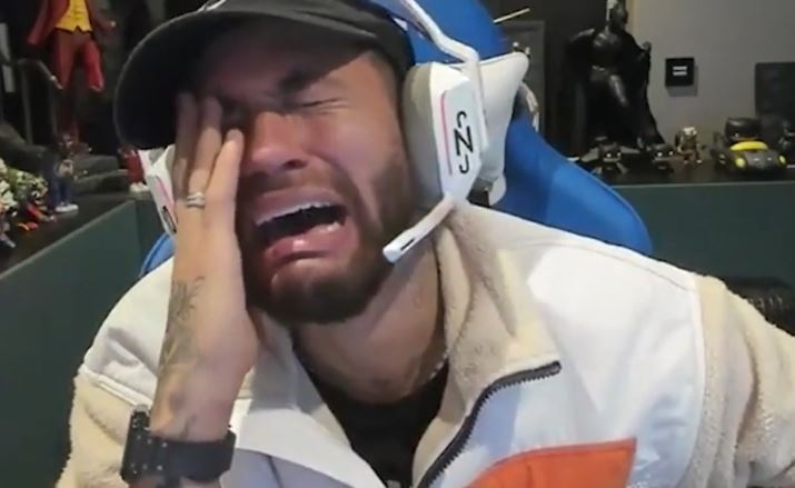 Neymar bị điều tra vì thói quen đánh bài