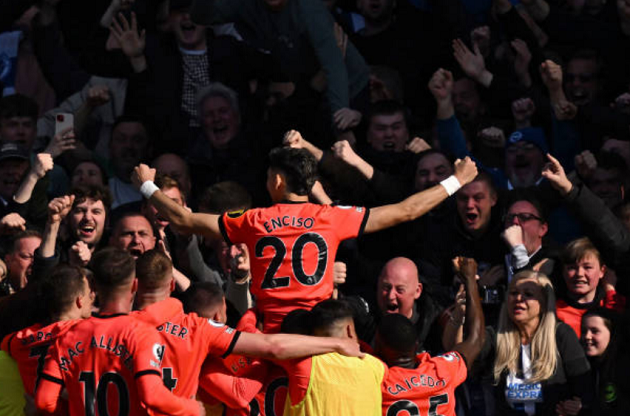 Đánh sập Stamford Bridge, Brighton thắp lại hy vọng top 4