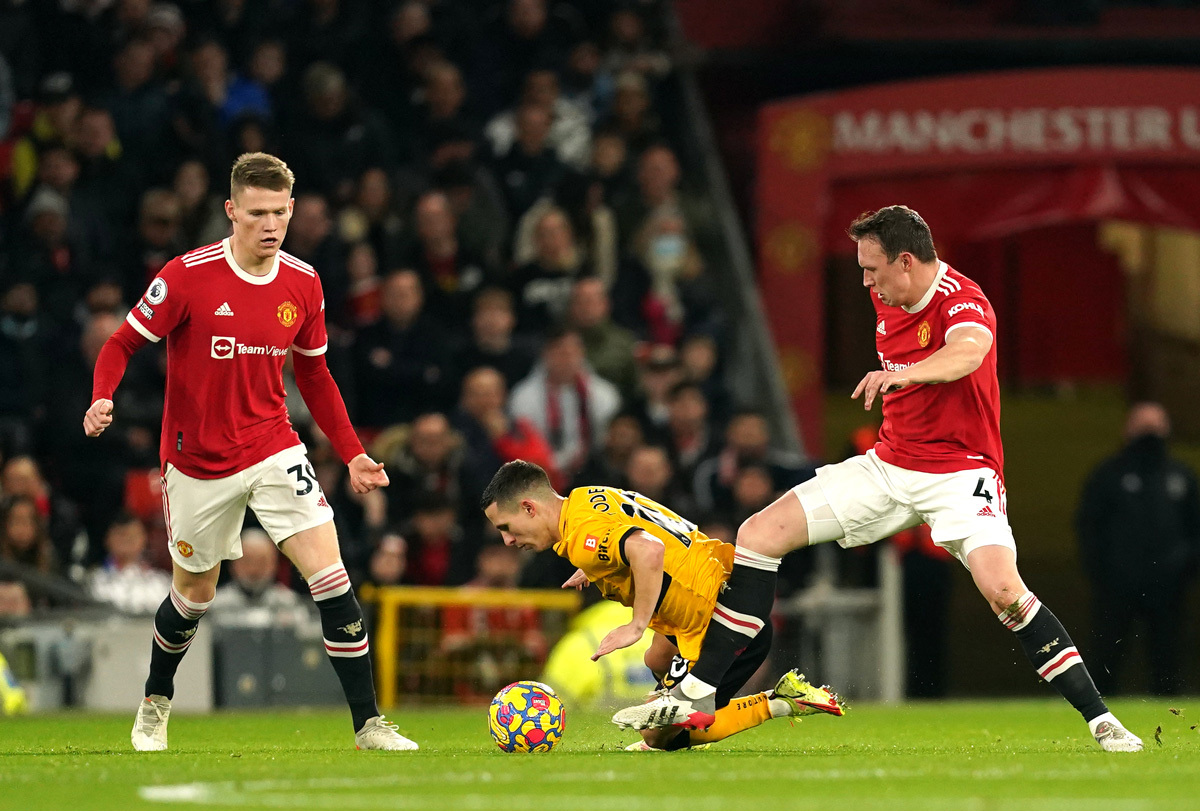 Đoạn kết buồn cho Phil Jones