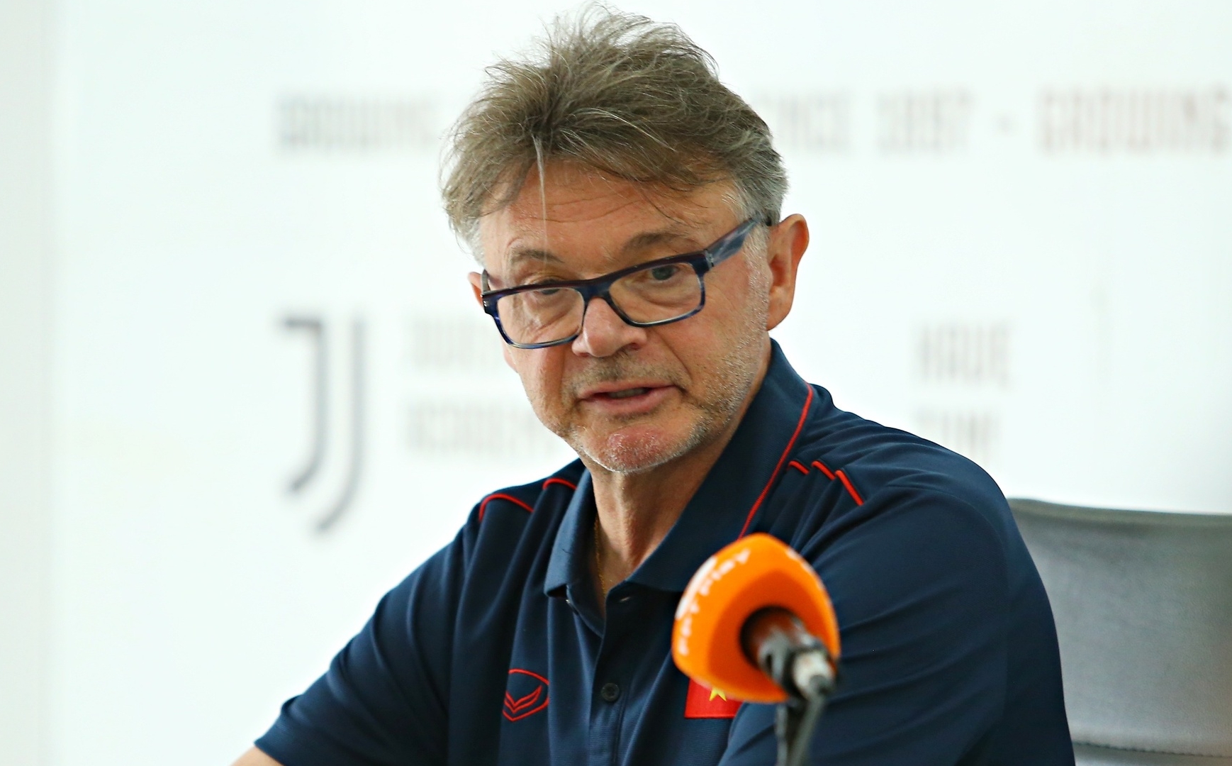 HLV Troussier: Tôi chọn cầu thủ đa năng cho SEA Games