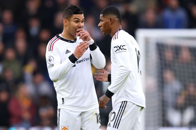 Hargreaves phân vân giữa Rashford và Casemiro