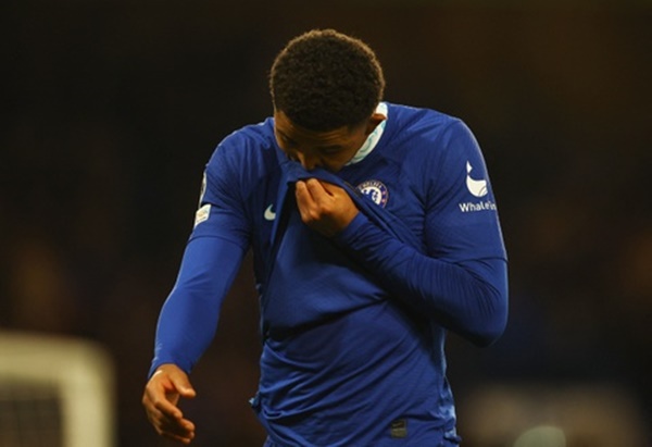 Chelsea sụp đổ với bi kịch nhà giàu cũng khóc