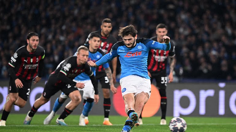 Loại Napoli, Milan vào bán kết trong trận cầu có 2 quả 11m hỏng ăn