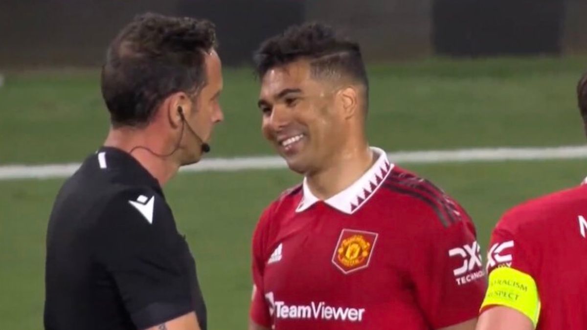 Man United thua thảm, Casemiro vẫn cười toe toét