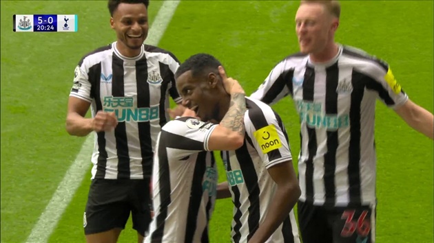 Hủy diệt Tottenham, Newcastle đẩy MU xuống vị trí thứ 4