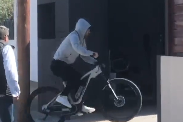 Ảnh bài viết Messi gây xôn xao vì xuất hiện trên đường phố Barca