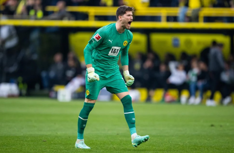 Sao Dortmund báo tin buồn cho Chelsea