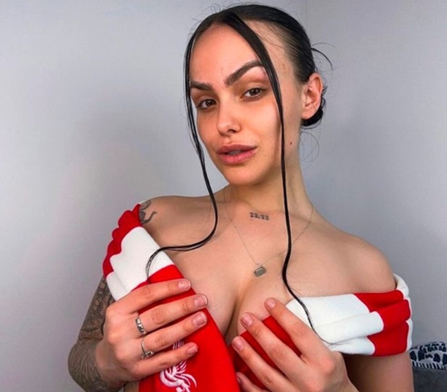 Saskia Jade: Nữ CĐV nóng bỏng của Liverpool