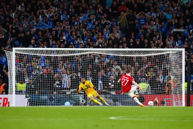 Ten Hag phũ phàng từ chối Weghorst ở loạt sút luân lưu
