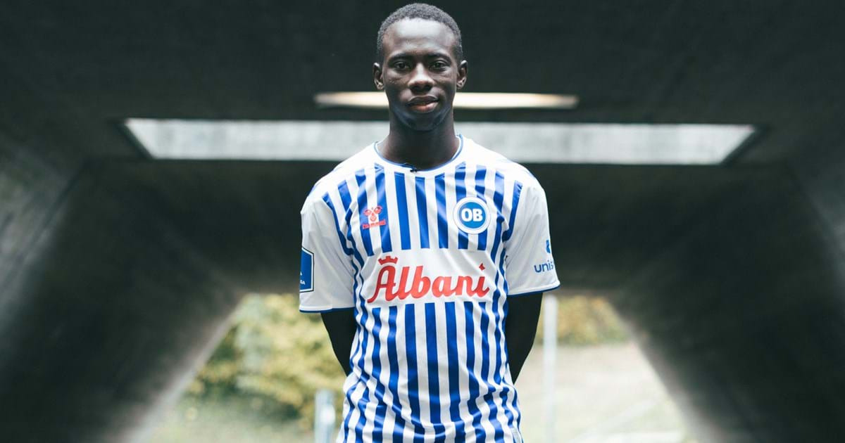 Newcastle tiến gần chữ ký của "Messi Gambia"