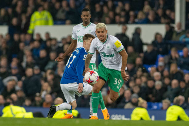 Premier League xuất hiện 'siêu tiền vệ' vượt trội hơn cả Casemiro