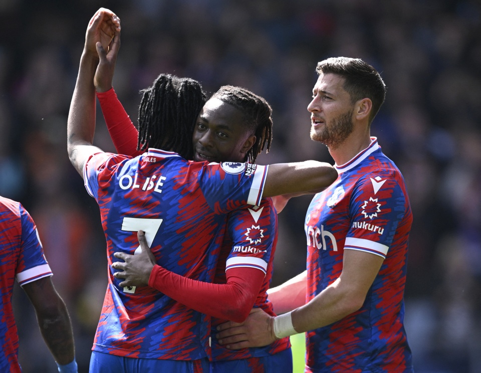 HLV 75 tuổi hồi sinh Crystal Palace