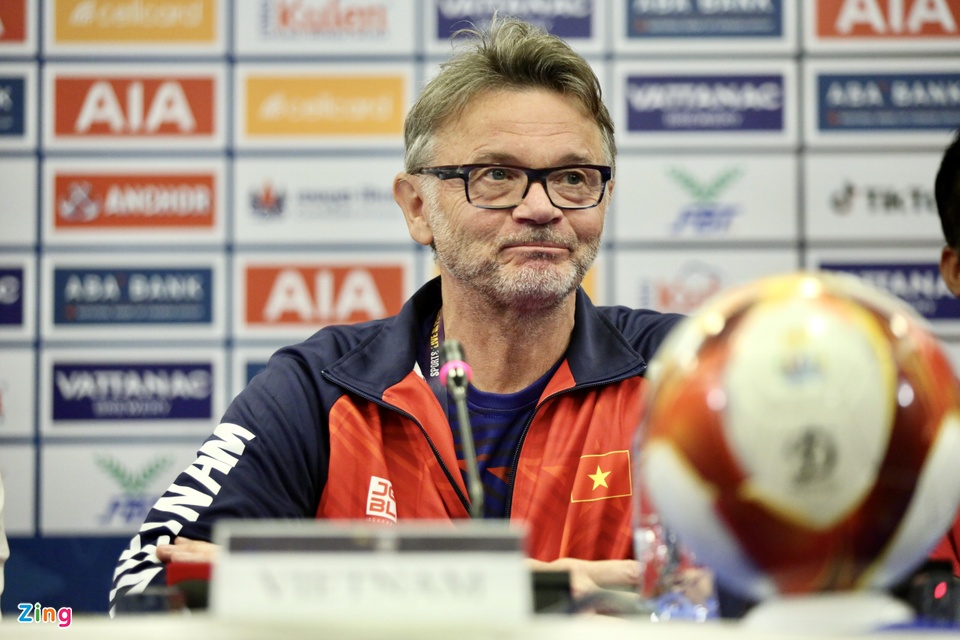 HLV Troussier nóng lòng thể hiện tại SEA Games 32
