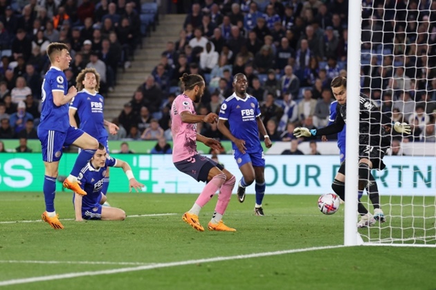 Sát thủ bị lãng quên tại Premier League bỏ lỡ gây choáng
