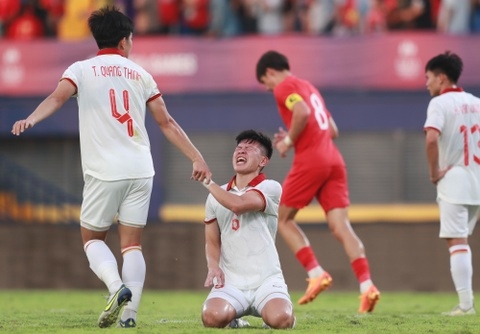 Trung vệ U22 Việt Nam phản lưới nhà được động viên