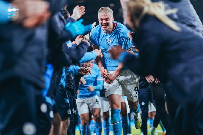 Haaland tiết lộ bị… đánh bầm lưng vì hàng rào danh dự của Man City