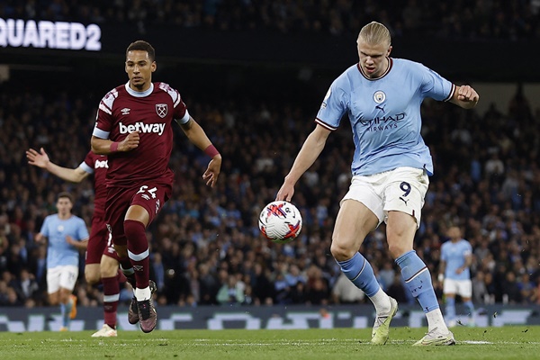 Man City thắng 9 trận liên tiếp: Dị nhân Haaland