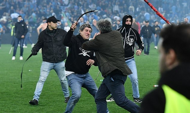 Ẩu đả, bạo loạn gây chết người sau khi Napoli vô địch Serie A