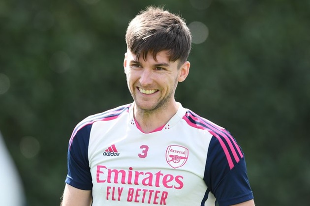 Ảnh bài viết Hậu vệ Arsenal đắt hàng trên TTCN