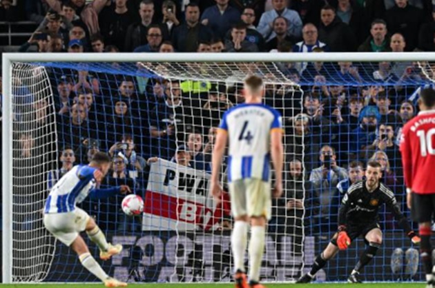 Shaw hóa tội đồ, M.U ôm hận bởi khoảnh khắc 'Fergie Time'