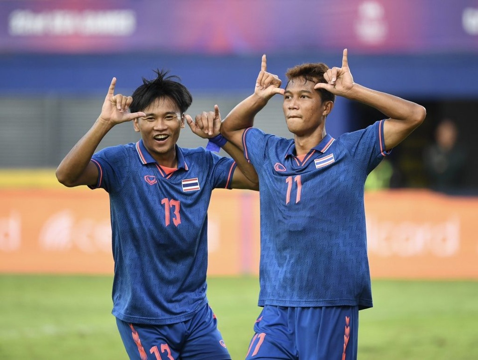 Báo Đông Nam Á: 'U22 Thái Lan dạy cách chơi bóng cho Malaysia'