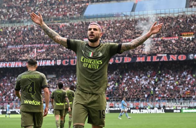 Ảnh bài viết Theo Hernandez lập siêu phẩm mang AC Milan vào top 4
