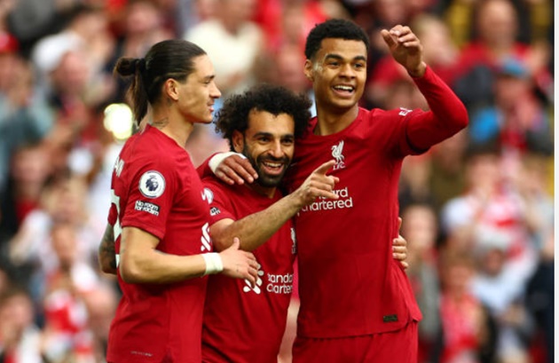 Salah cứu 2 'chân gỗ', Liverpool phả hơi nóng vào gáy Man Utd
