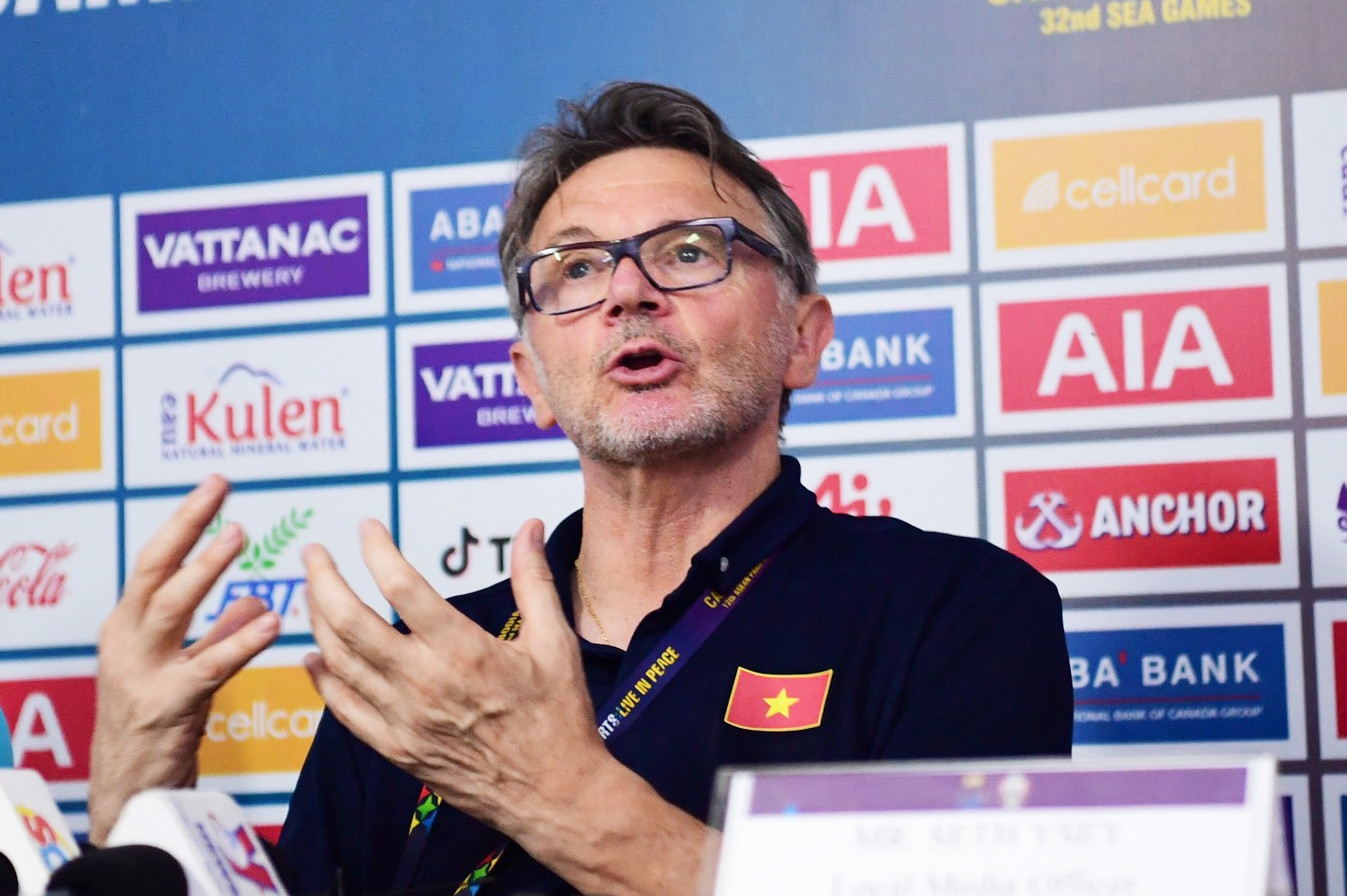 HLV Troussier tuyên bố lớn sau khi U22 Việt Nam thắng Malaysia