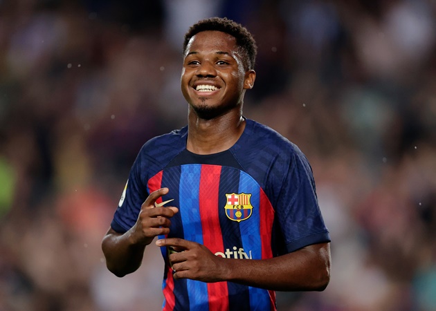 Man Utd may mắn thoát khỏi "cú lừa" 150 triệu từ Barca