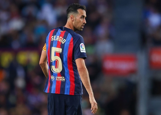 Busquets rời Barca: Tạm biệt, tượng đài của sự tối giản!
