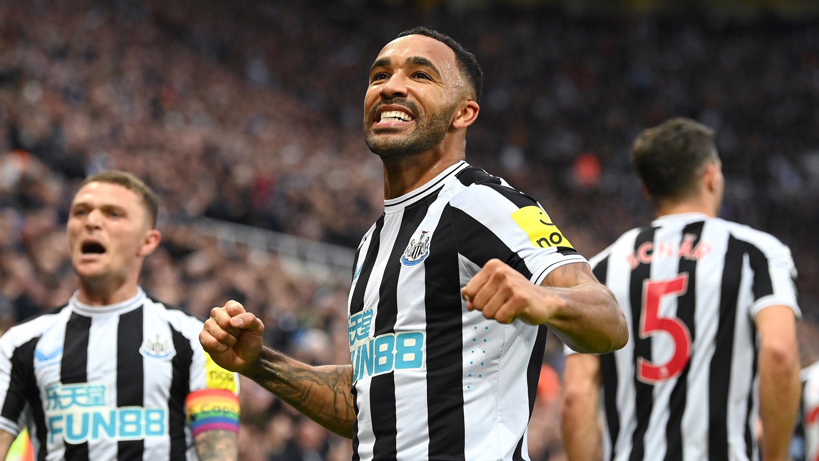 Sao Newcastle lên tiếng về cuộc đua top 4 với Liverpool, M.U